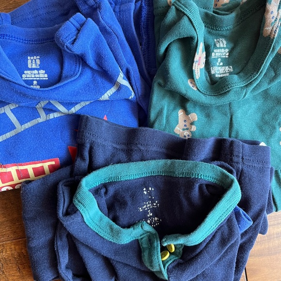 Pajama bundle from Gap, 3 pairs in 2T - Picture 2 of 2